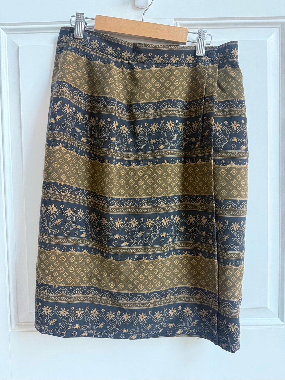 Vintage 90’s Jones New York 100% silk wrap skirt earthy floral midi stonewashed